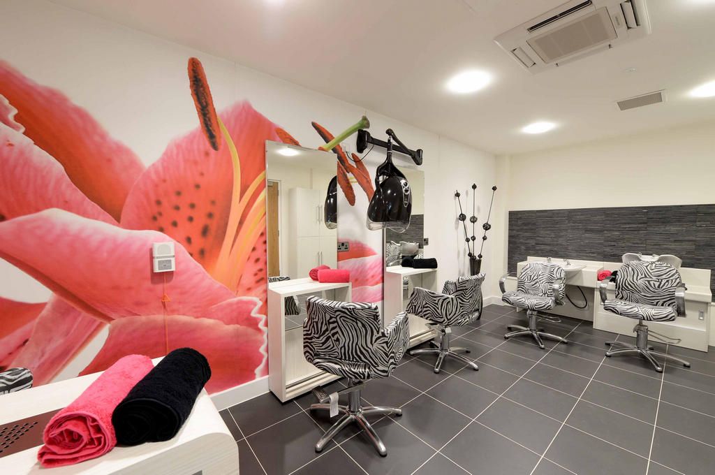 Property photo 3 of 10 Hairdressers / Beauty Salon
