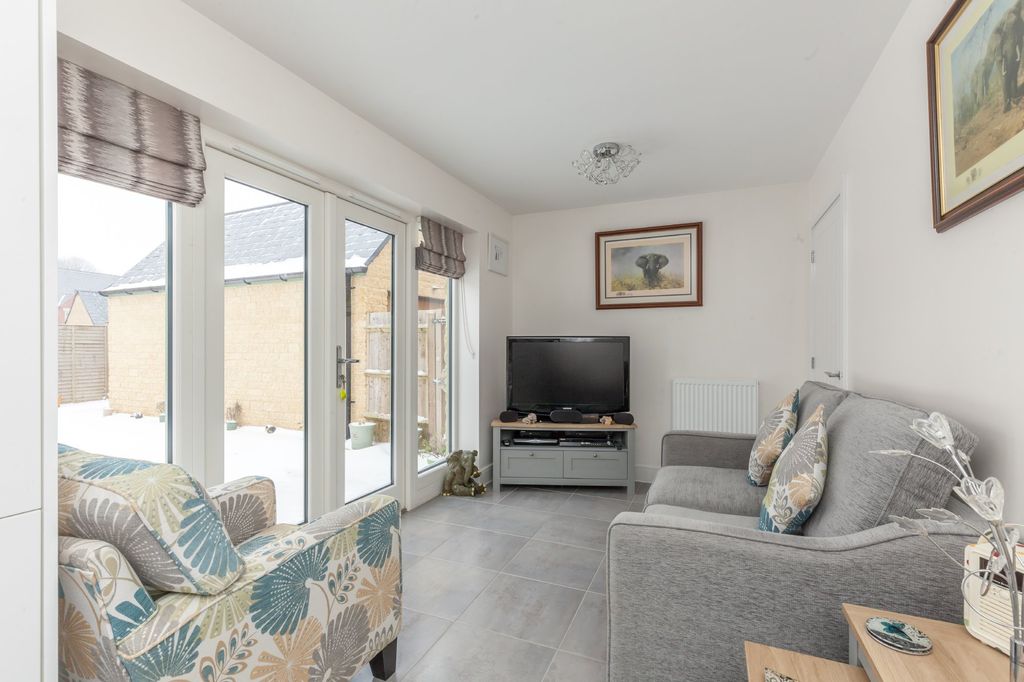 Property photo 3 of 17 Reception 2