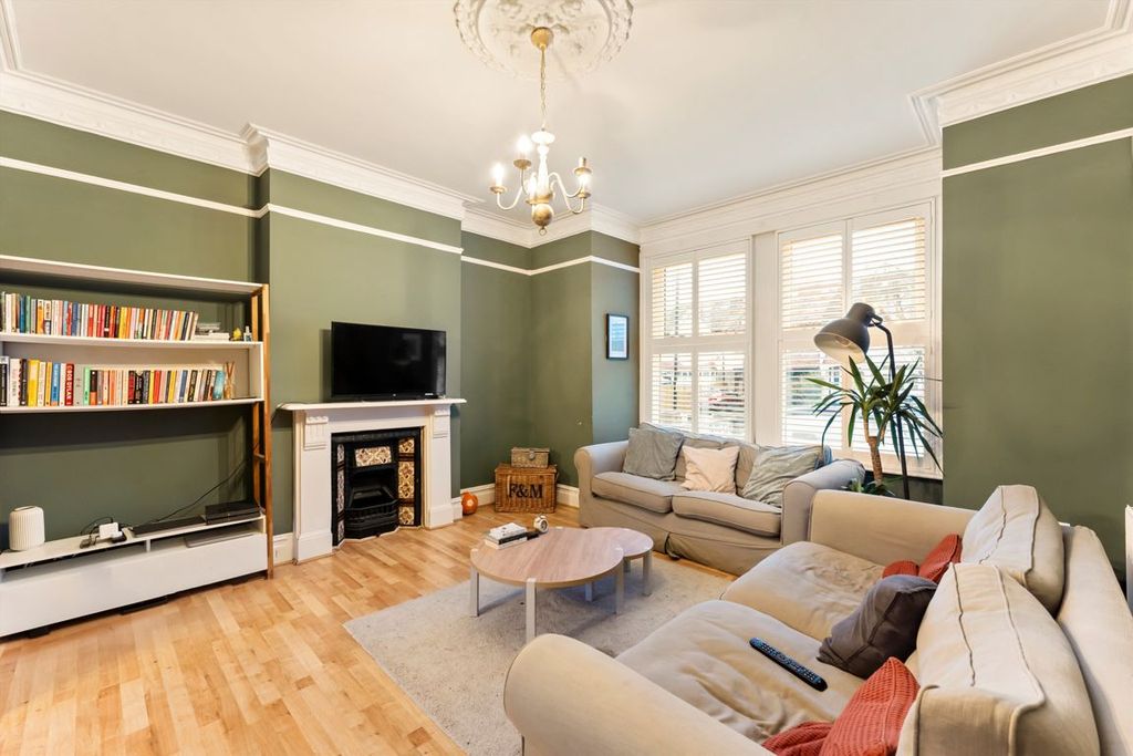 Property photo 2 of 8