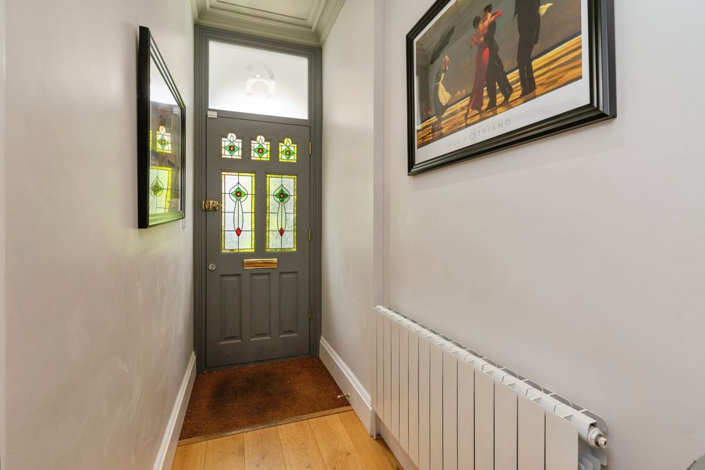 Property photo 3 of 26 Entrance Hall