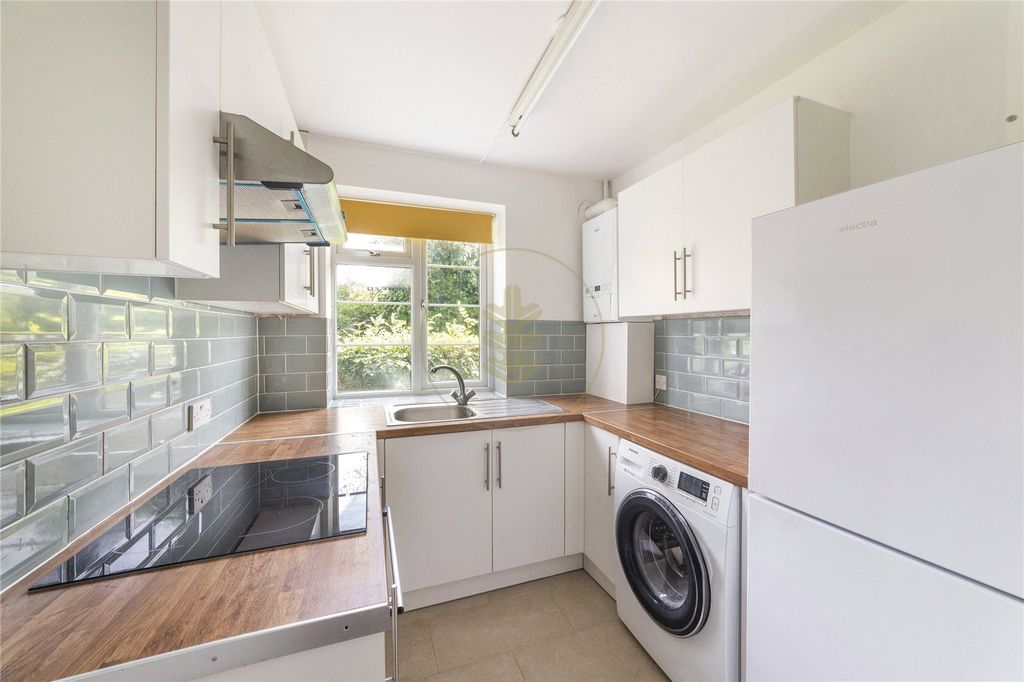 Property photo 2 of 11 Picture No. 13