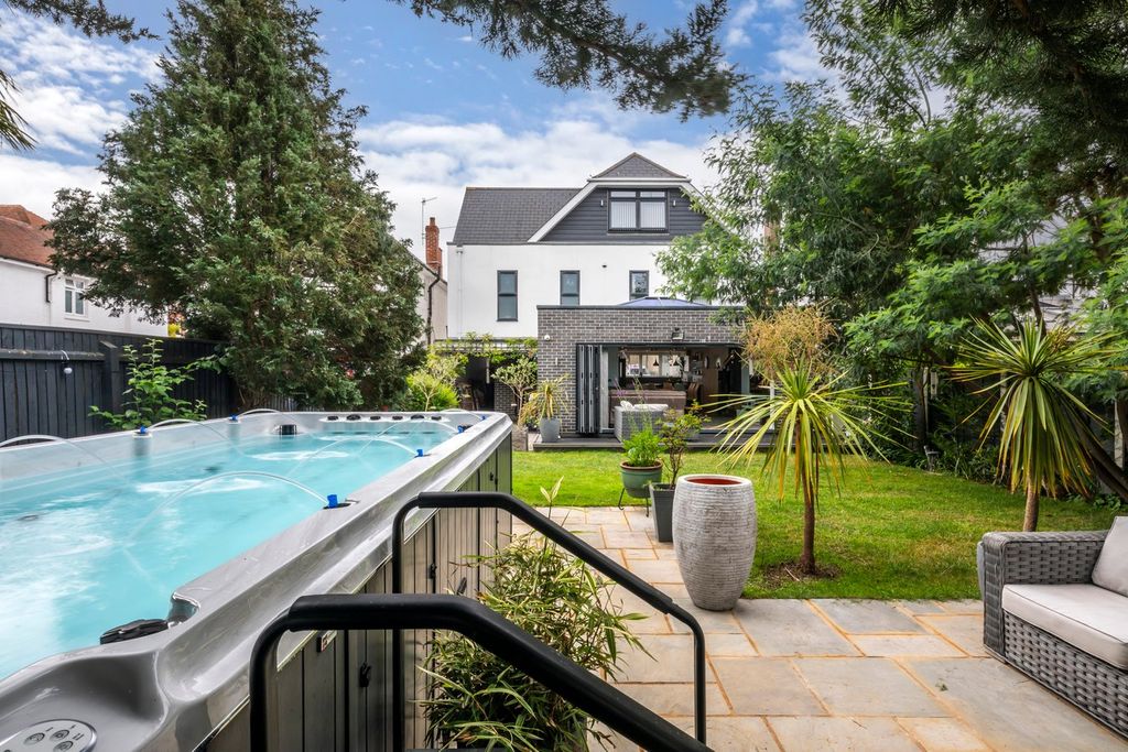 Property photo 1 of 23