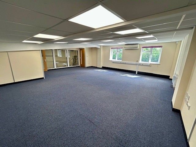 Property photo 3 of 9 Photo 6