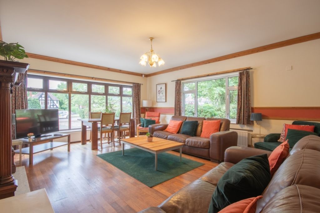 Property photo 2 of 10 Room 3 180A Derby Road Lrg_Lrg_Living Room