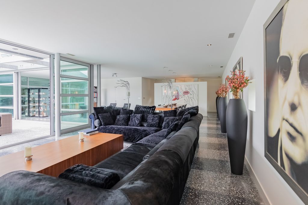 Property photo 2 of 67