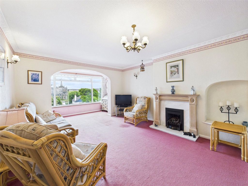 Property photo 3 of 23 Picture No. 15