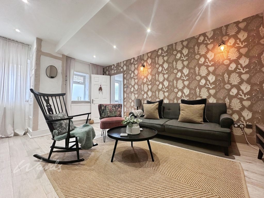 Property photo 1 of 10 Waterloo Lounge Use