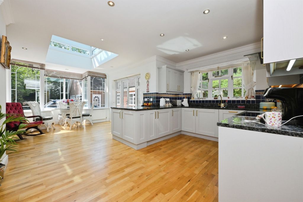Property photo 3 of 39