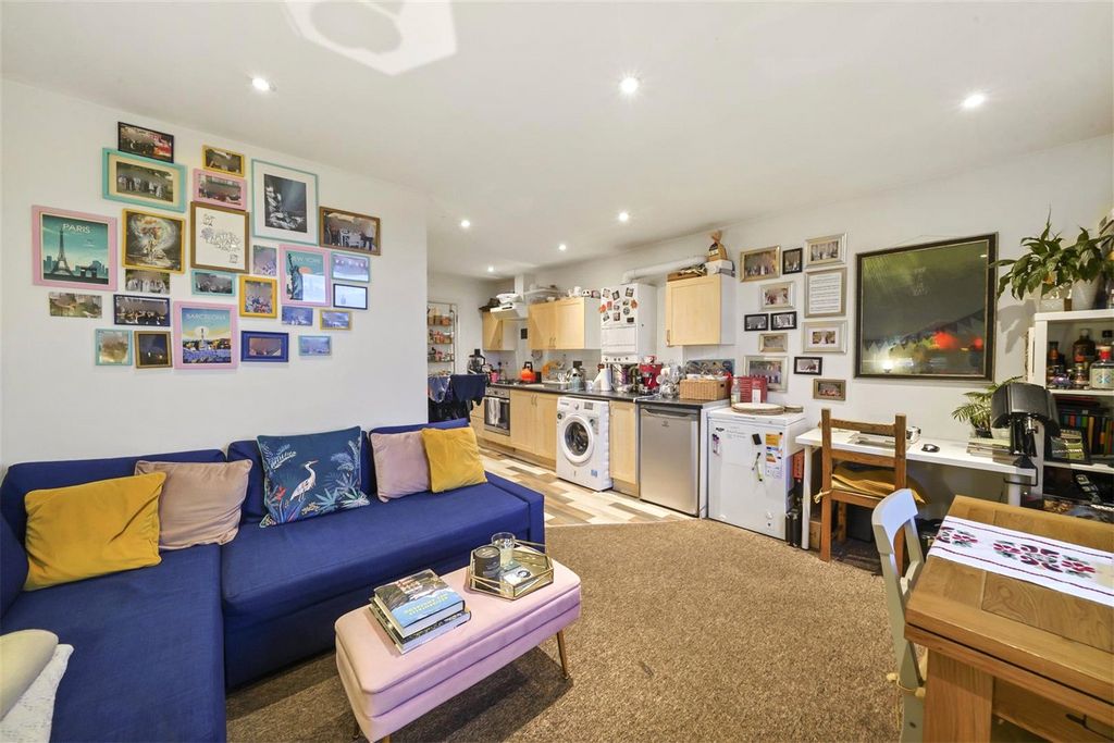 Property photo 2 of 6 Picture No. 09