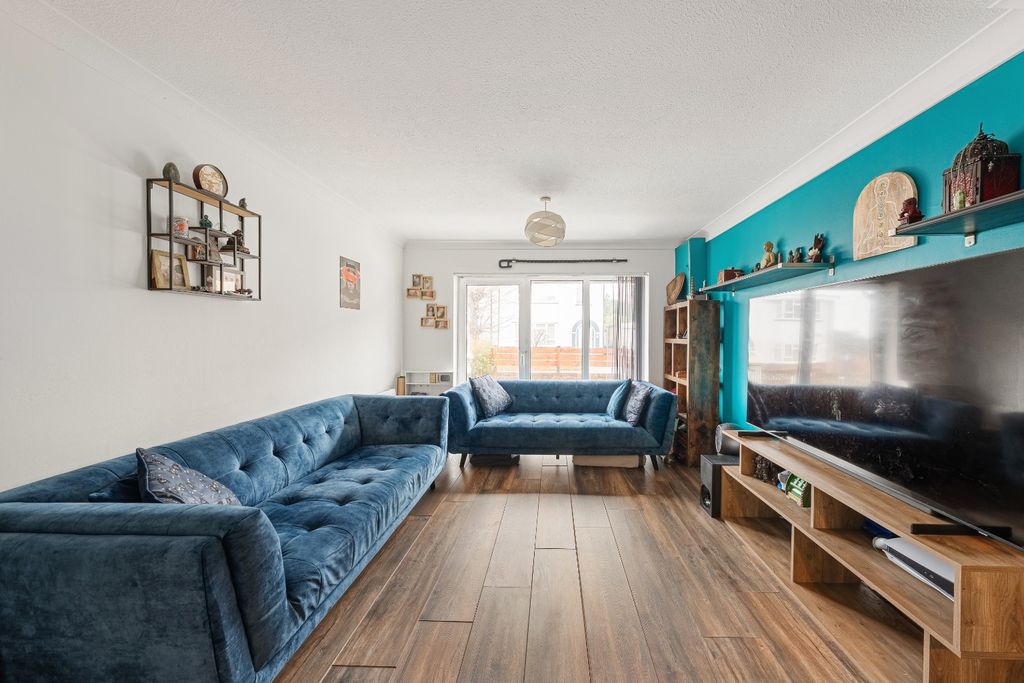 Property photo 2 of 16 4857042