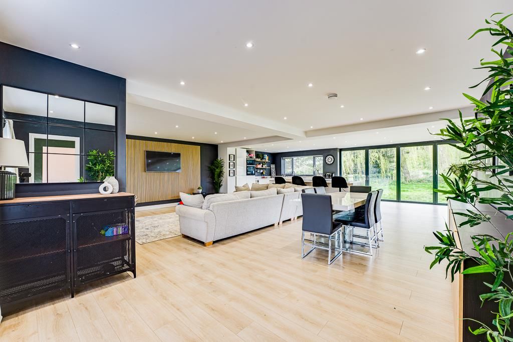 Property photo 3 of 40 6 Norway Close, Corby (12 Of 42).Jpg