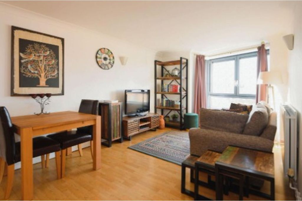 Property photo 2 of 13 Lounge