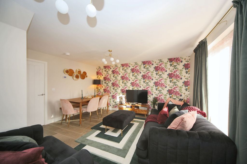 Property photo 3 of 25