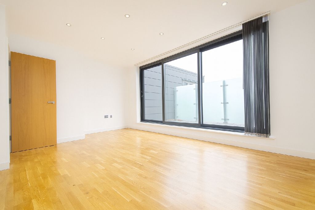 Property photo 2 of 12 Photo 1