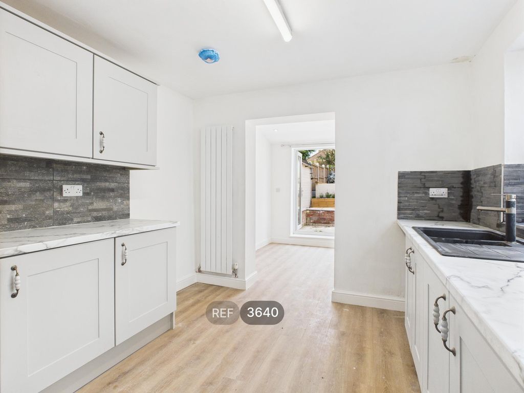 Property photo 3 of 35 Kitchen