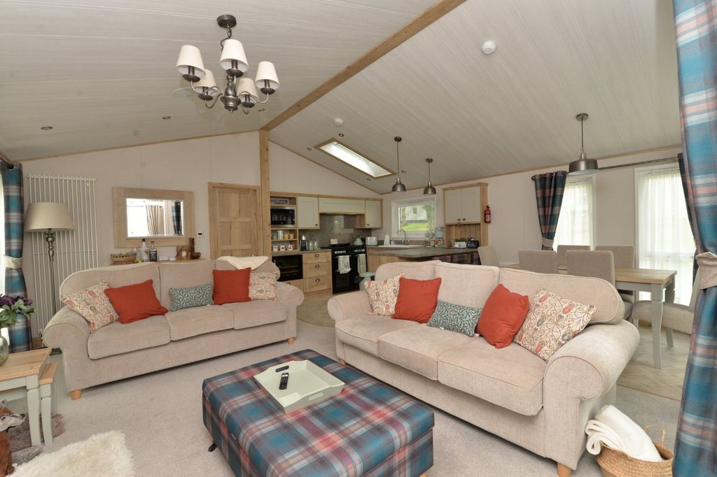 Property photo 2 of 16 Picture No. 13