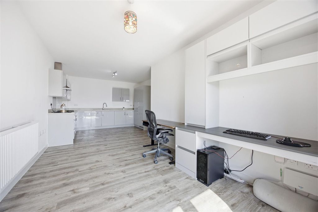 Property photo 3 of 11 Open Plan (1)