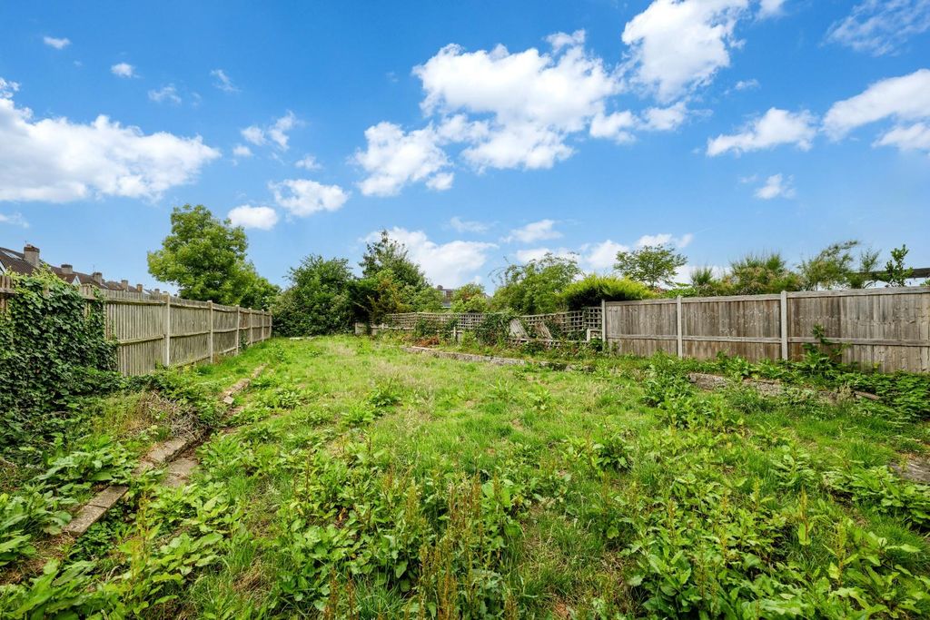Property photo 3 of 14 Ardrossan Gardens (1).Jpg