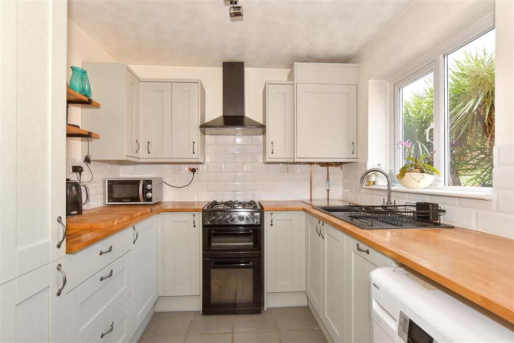 Property photo 1 of 8 Kitchen