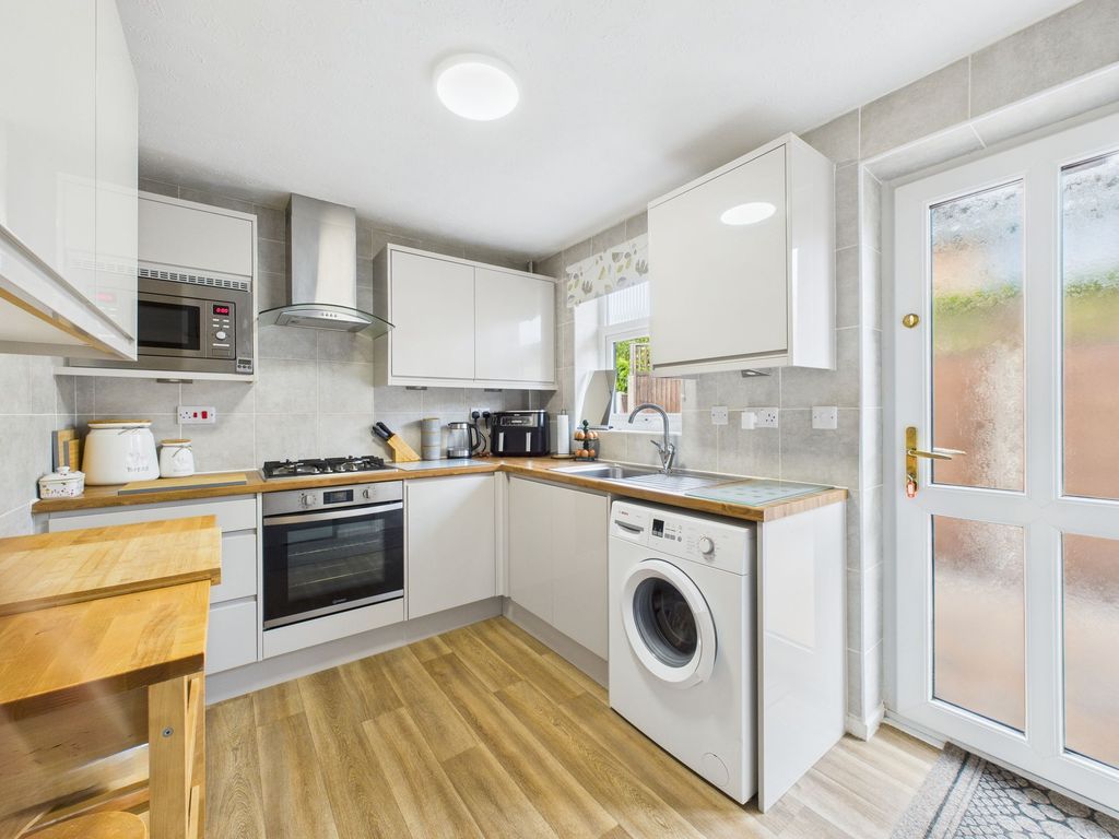 Property photo 3 of 15 Kitchen