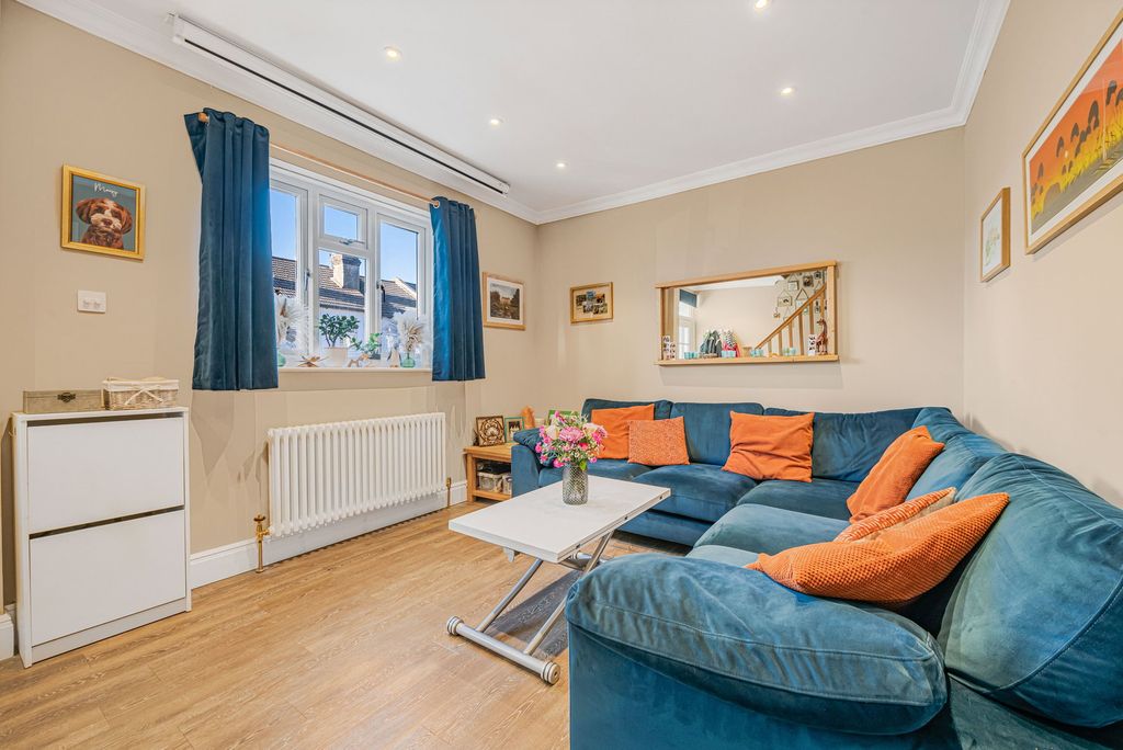 Property photo 2 of 17