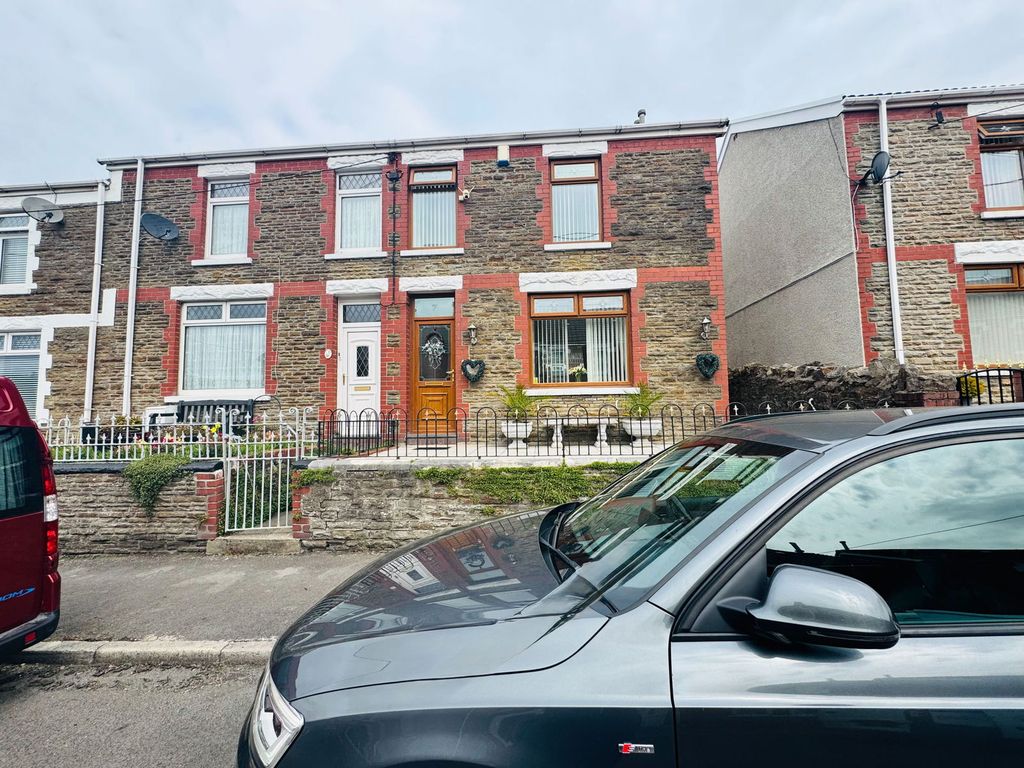 Property photo 2 of 40