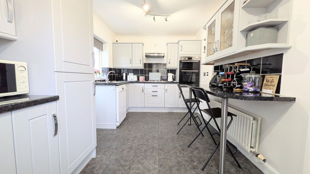 Property photo 1 of 17 Pxl_20251016_105750089.Mp~2