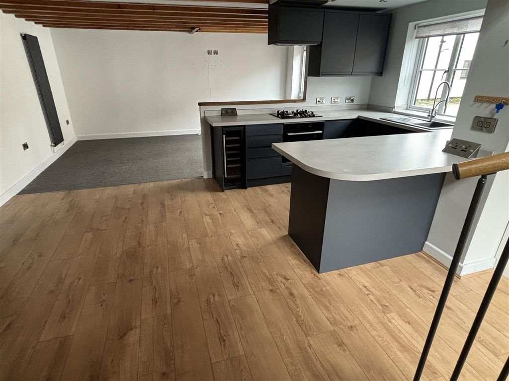 Property photo 2 of 18 Dining Kitchen Area