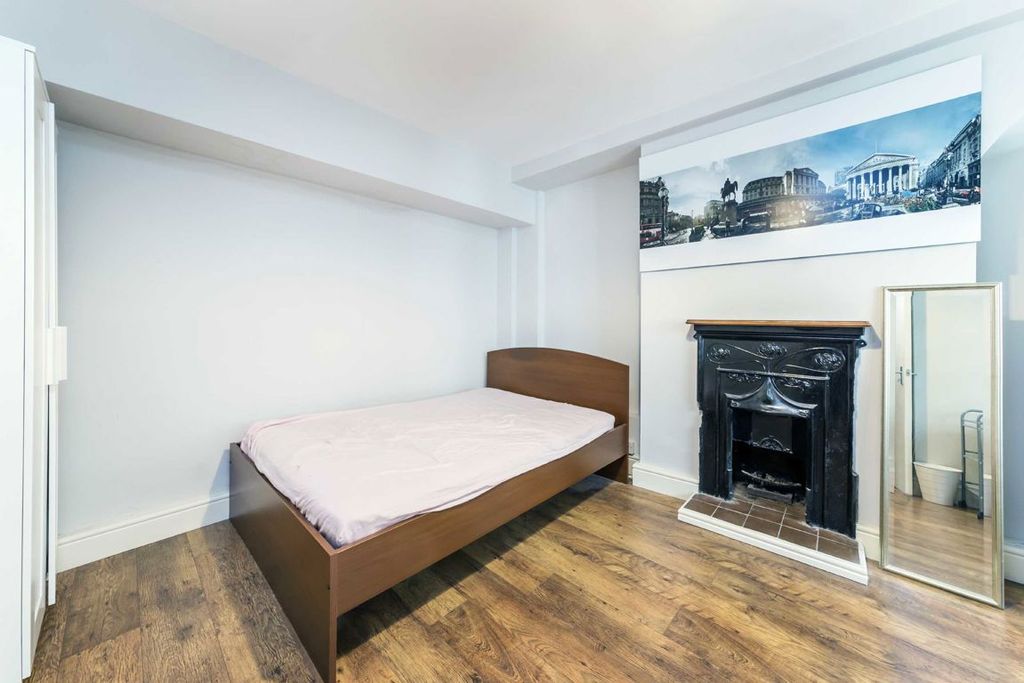 Property photo 3 of 6