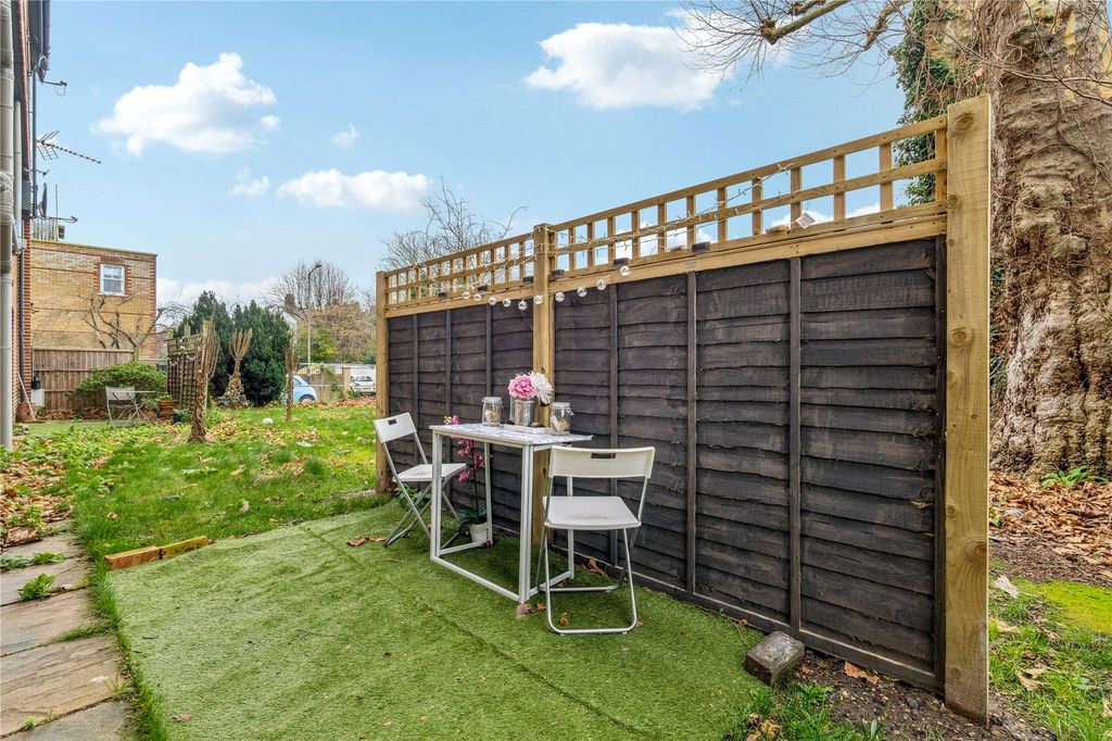 Property photo 2 of 8 Picture No. 12