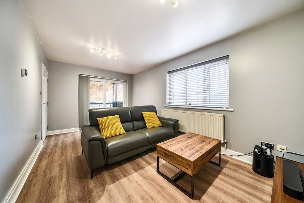 Property photo 2 of 9 1422617-6-69Aec57...