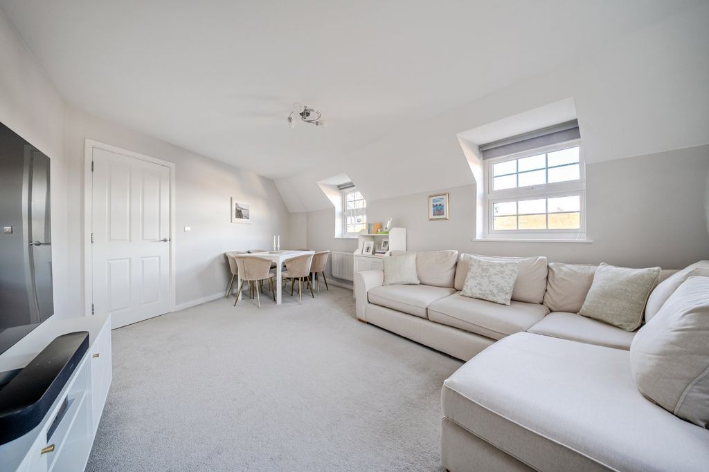 Property photo 2 of 17 Picture No. 24