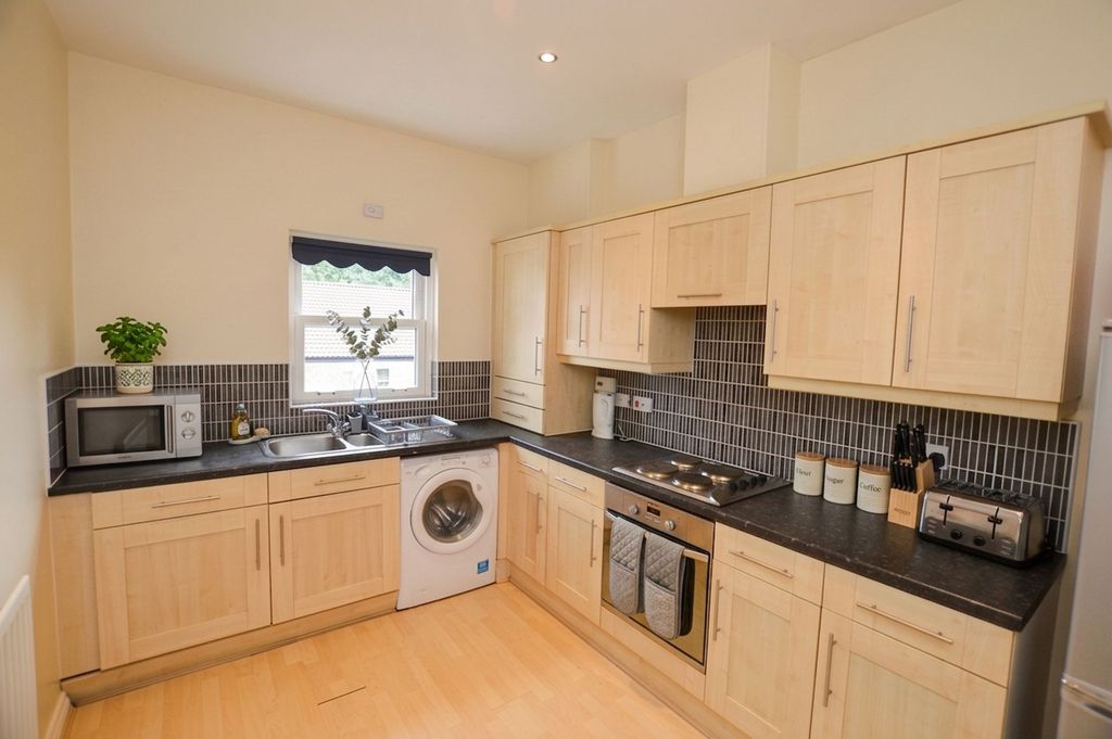 Property photo 3 of 9 Kitchen