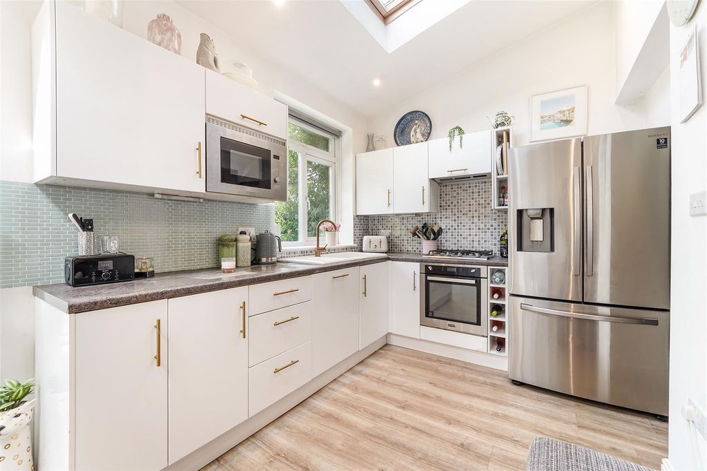 Property photo 3 of 29 Phyllis Avenue, 18 (17).Jpg