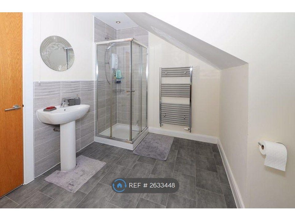 Property photo 3 of 11 Ensuite Bathroom