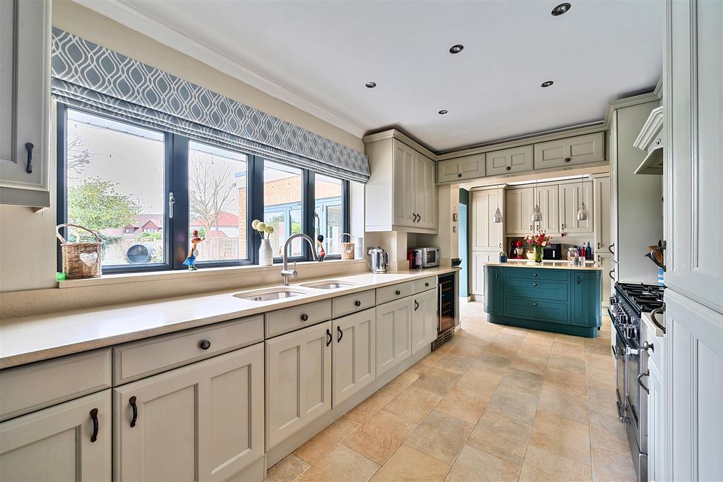 Property photo 3 of 33 1417237-5-69964972c45A9.Jpg