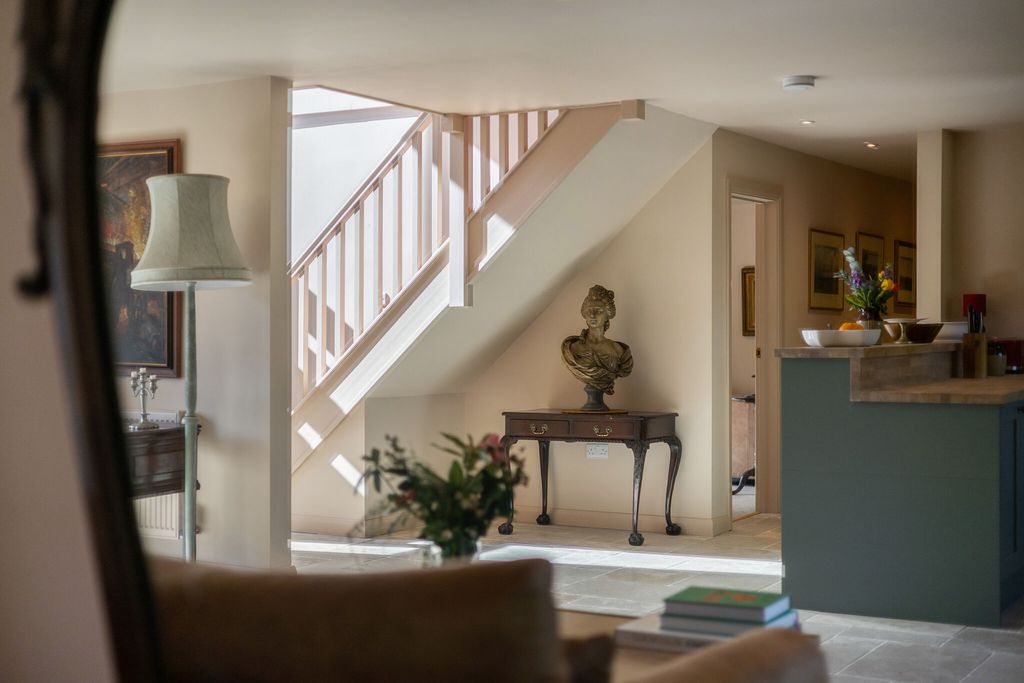 Property photo 2 of 25