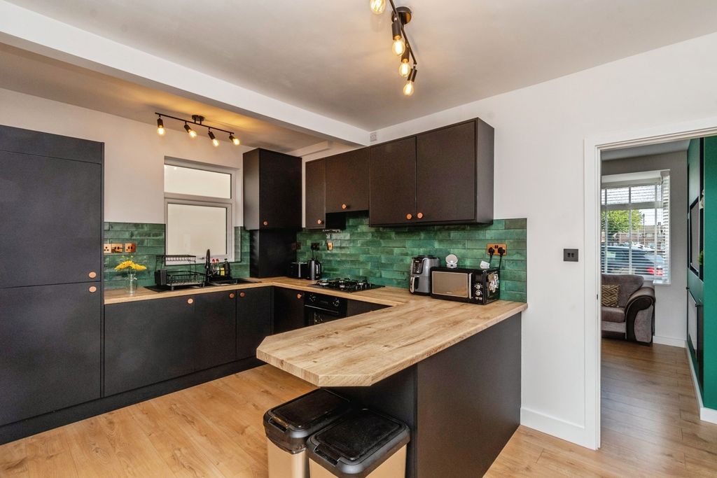 Property photo 2 of 20 Pbox-Img.Jpg