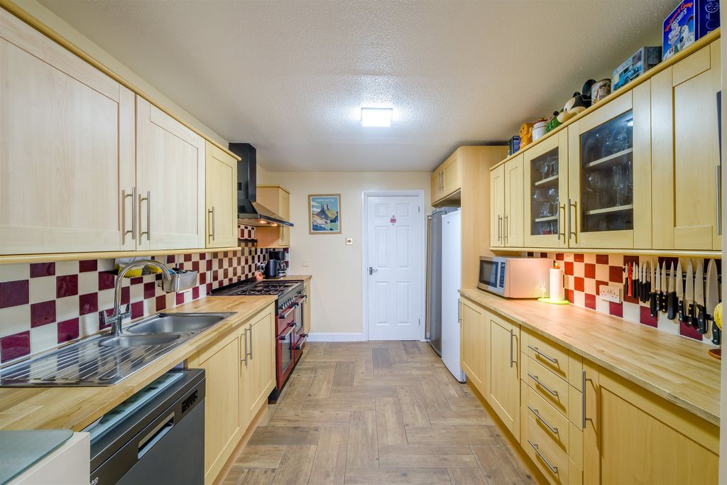 Property photo 2 of 22