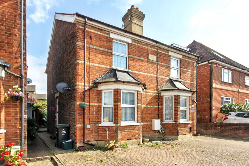 Property photo 3 of 20 12 Hectorage Road, Tonbridge, Kent Tn9 2Dp