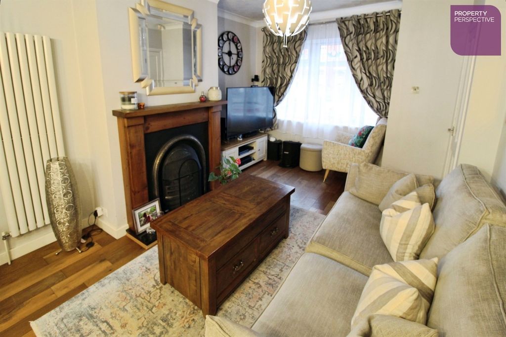 Property photo 2 of 15 Lounge