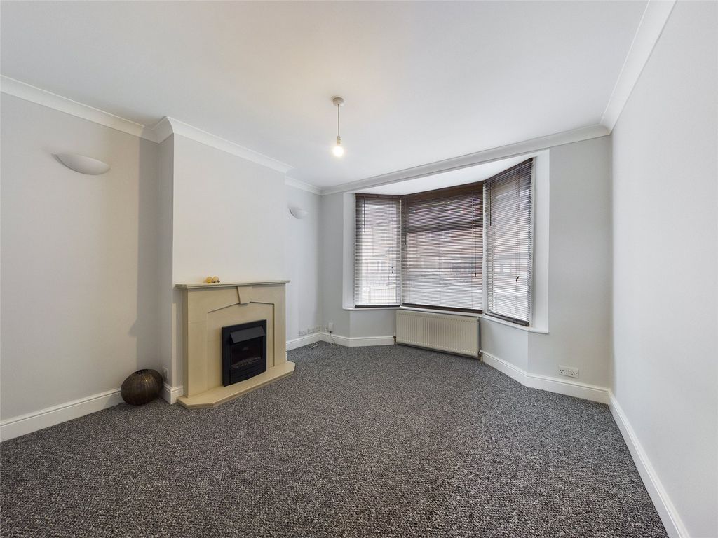 Property photo 2 of 13 Lounge