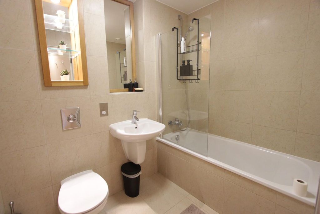 Property photo 3 of 6 Bathroom.Jpg