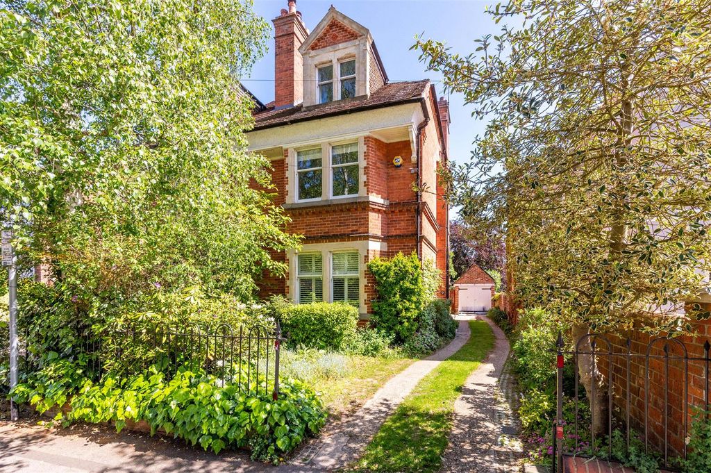 Property photo 1 of 33