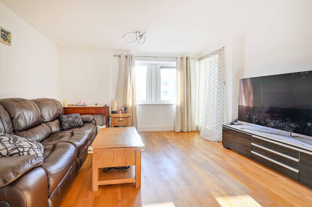 Property photo 3 of 11