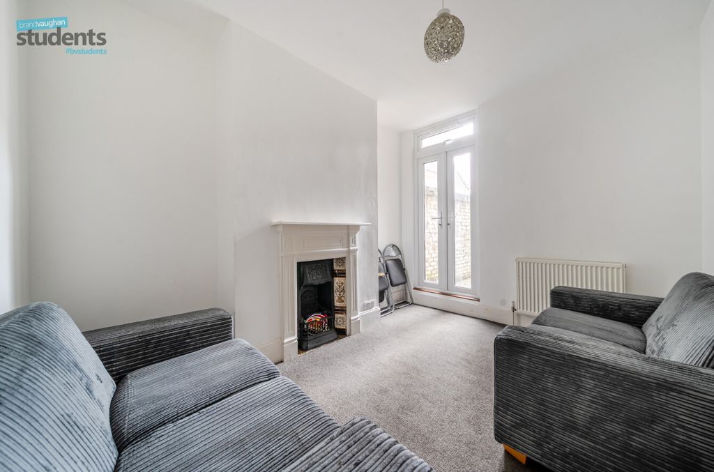 Property photo 2 of 10 752481A9-B1A1-48E...