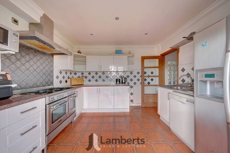 Property photo 2 of 20 Kitchen