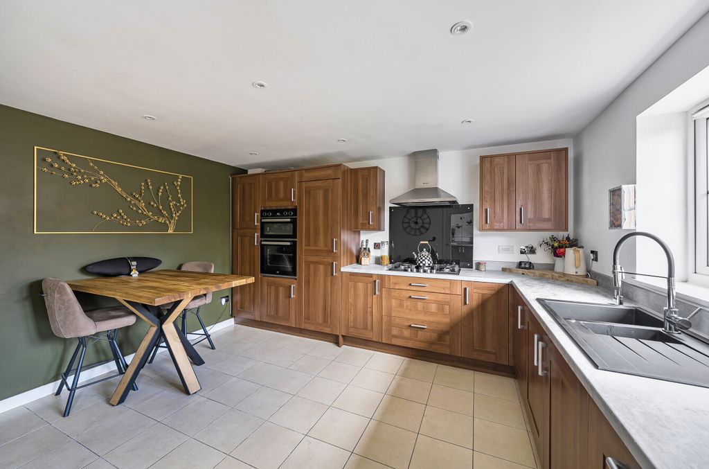 Property photo 3 of 21 1333574-9-688Cade...