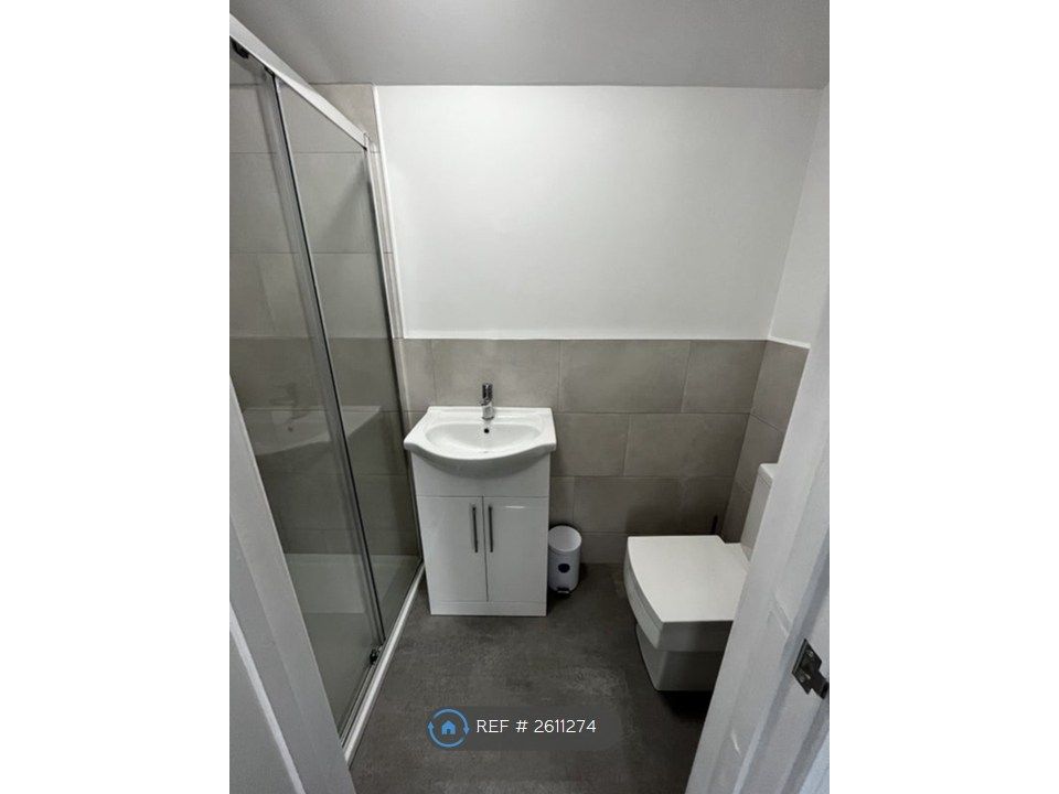 Property photo 2 of 7 Bedroom 2 Ensuite