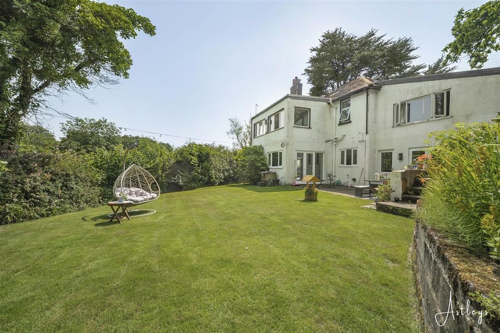 Property photo 3 of 47